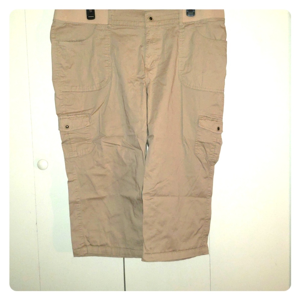 Lee relaxed fit capris